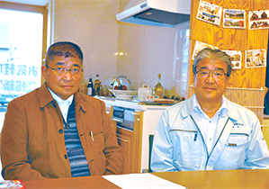 兄の陳内建司社長（右）と弟の陳内健明専務（左）