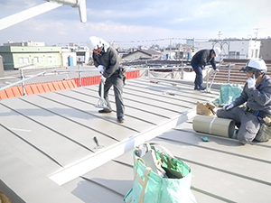 無落雪屋根の板金工事
